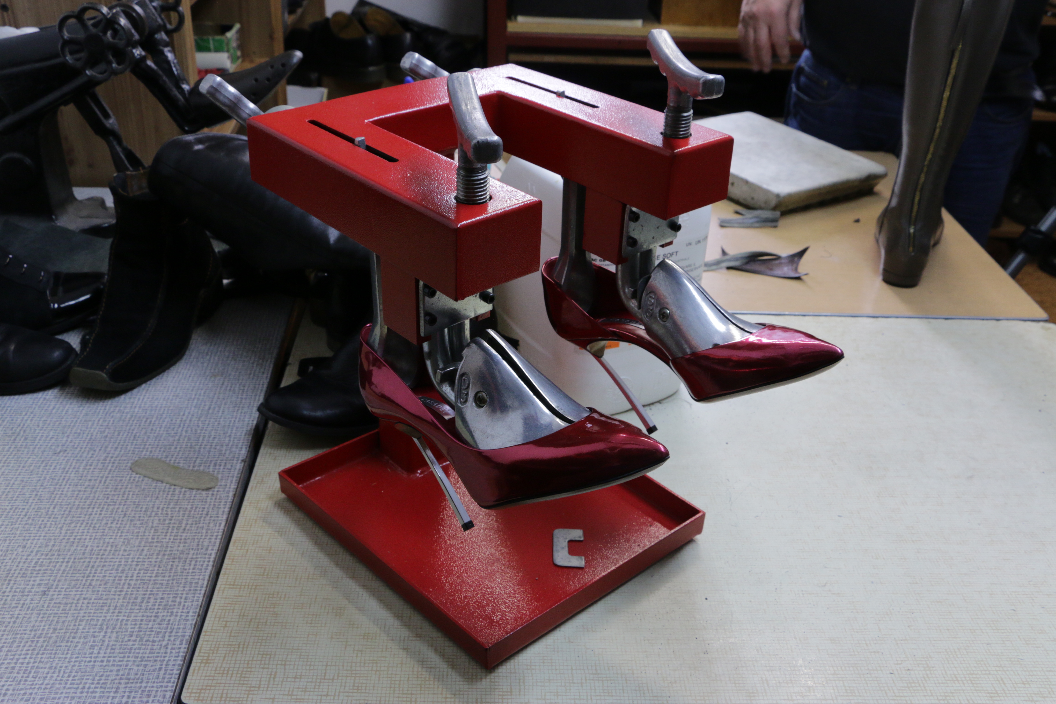 Shoemaker specializing in shoe uppers: shoe stretching machine - Sounds ...